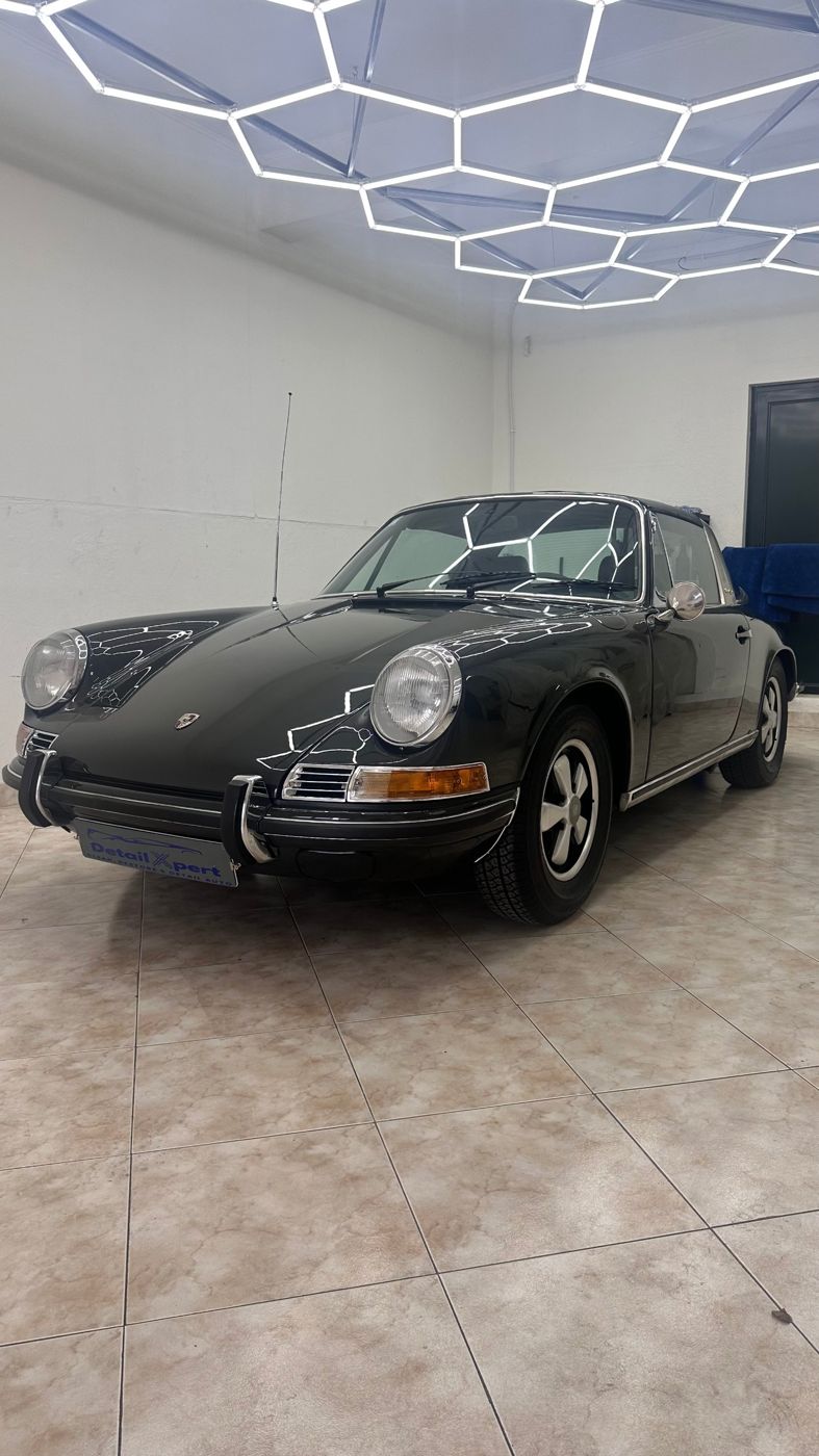 Porsche 911 clássico no estúdio DetailXpert